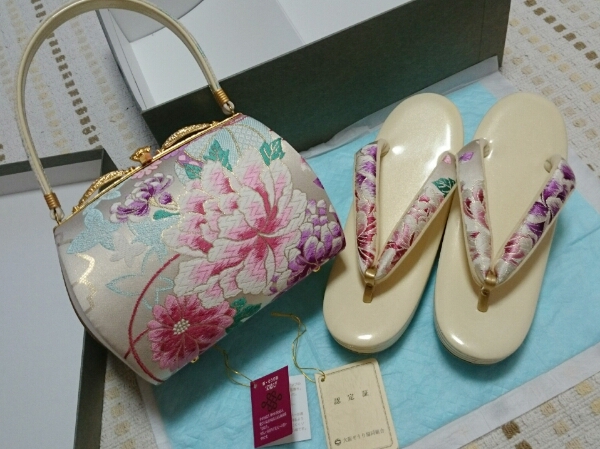 着物*成人式入学式＊ぞうりL&かばんセット*白×花
