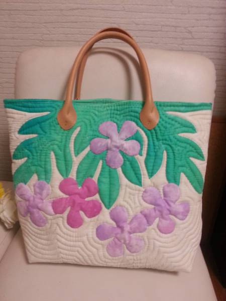 ハワイアンキルト、ハンドメイド、プルメリアのバッグ、春