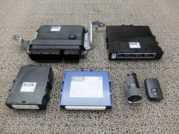 3088・プリウス ZVW30 スマートキー コンピューターSET 送料込