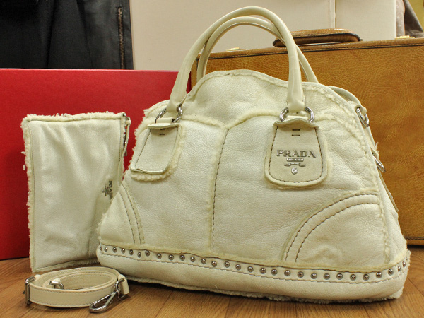 PRADA 最高級ラム毛皮ショルダー付き2WAYスタッズムートンバッグ