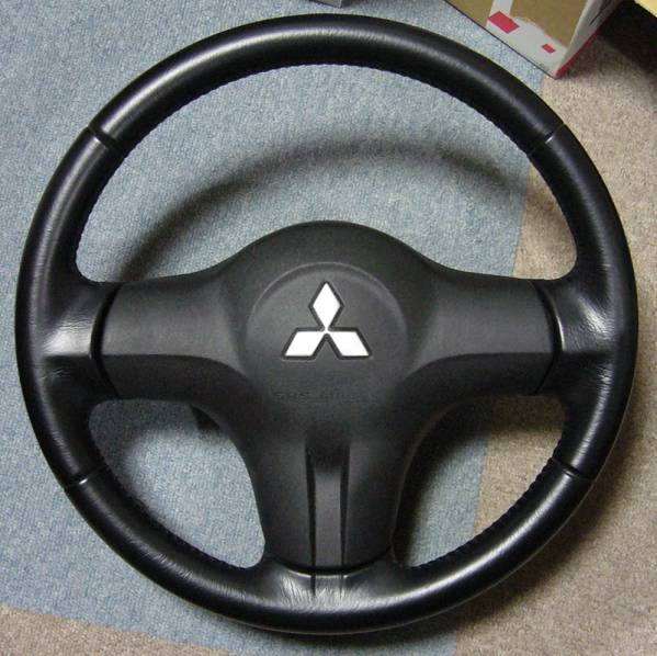 三菱　コルト用革巻きステアリング　RVR等に