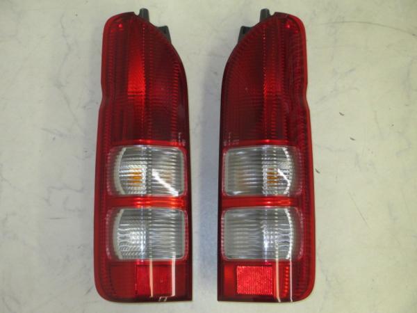 予備用等に！200系ハイエース純正テールランプ左右セット中古品 トヨタ