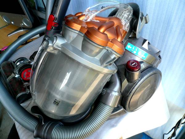 ☆ダイソン掃除機（ＤＣ２０） サイクロンタイプ　中古　☆