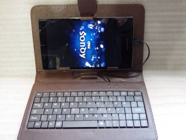 AU　AQUOSパッド　キーボード付き　美品です。