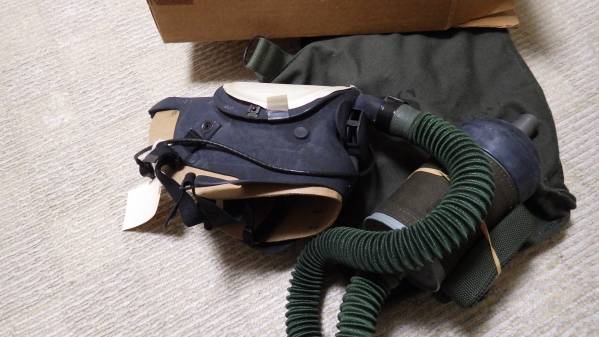 1980年代米軍　M25A1ガスマスク未使用品