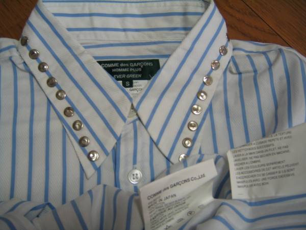 オムPLUSエバーグリーンスタッズ付ストライプ柄半袖シャツ