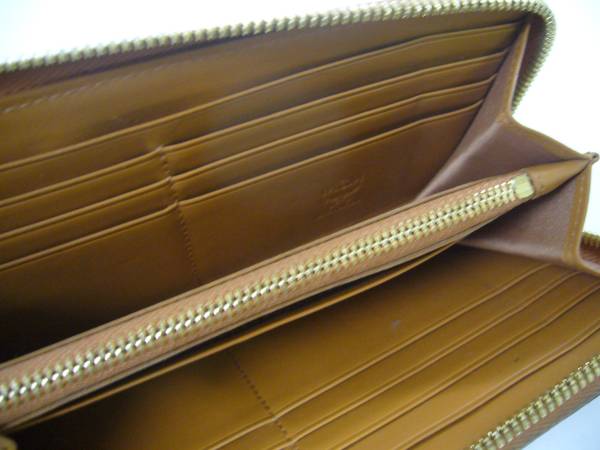 MCM 長財布 ラウンドファスナー スタッズ スワロ レザー ファッション