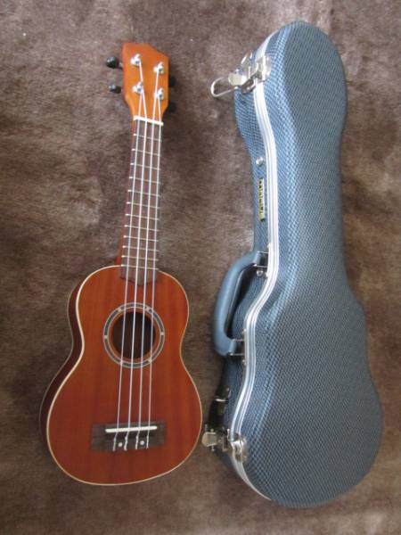 ウクレレ　ハードケース付き　ほぼ新品