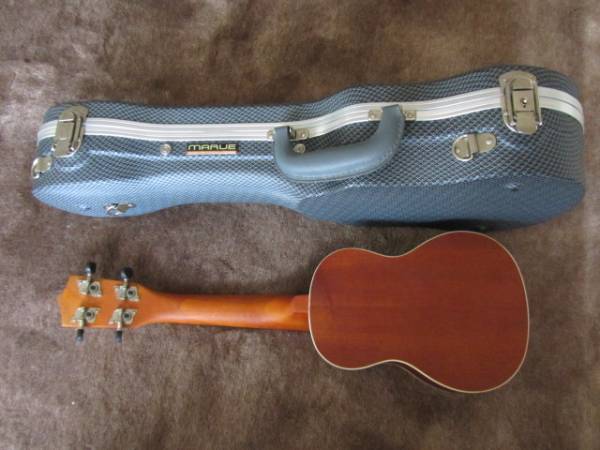 ウクレレ　ハードケース付き　ほぼ新品