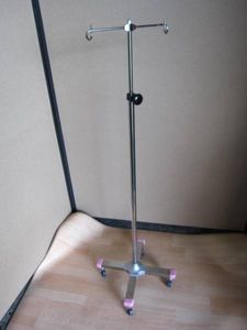点滴スタンドのYahoo!オークション(旧ヤフオク!)の相場・価格を見る