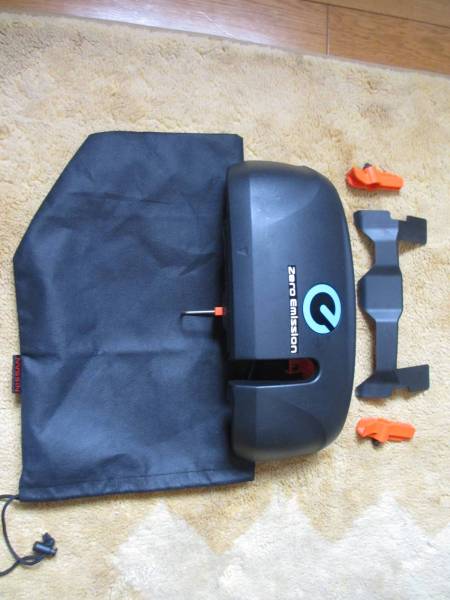 日産リーフ　充電ポートカバー　ZE0　純正オプション中古