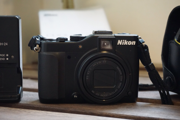NIKON COOLPIX P7000 ケース、保護フィルムのおまけ付き カメラ、光学