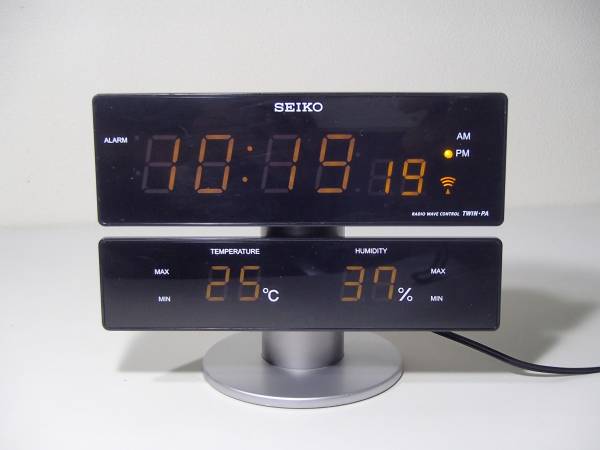 ■良品 目覚し電波時計 SEIKO ≪ツイン・パ DL202K≫