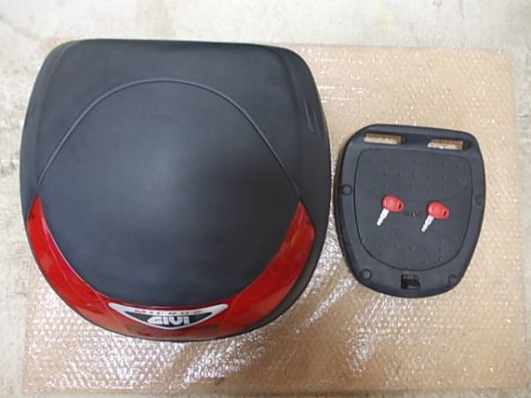 スズキ アドレスV125 リアボックス GiVi 社外品