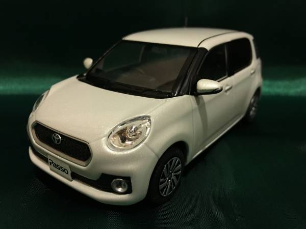 非売品 カラーサンプル1 30 新型パッソ MODA ミニカー 白(トヨタ 