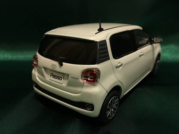 非売品 カラーサンプル1 30 新型パッソ MODA ミニカー 白(トヨタ 