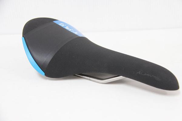 ★fi'zi:k ALiANTE サドル オリカ・グリーンエッジモデル 超美品