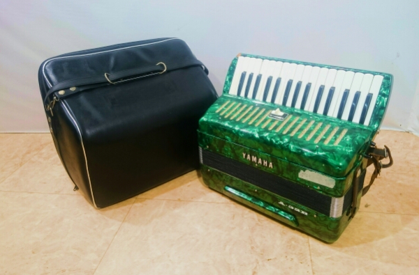 ヤマハ アコーディオン グリーン A-32B 緑 YAMAHA - メルカリ ソフト
