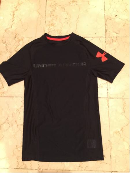 新品同様、アンダーアーマーギアコンプレッションSサイズ_1