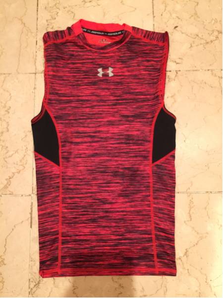 新品同様、アンダーアーマーギアコンプレッションSサイズ_2