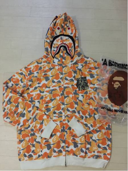 A BATHING APE 【福岡限定】シャークパーカー 倒れる 