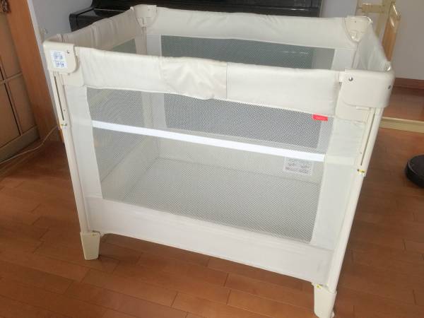 □中古美品□ベビーベッド アップリカ ココネル エアー ミルクWH  