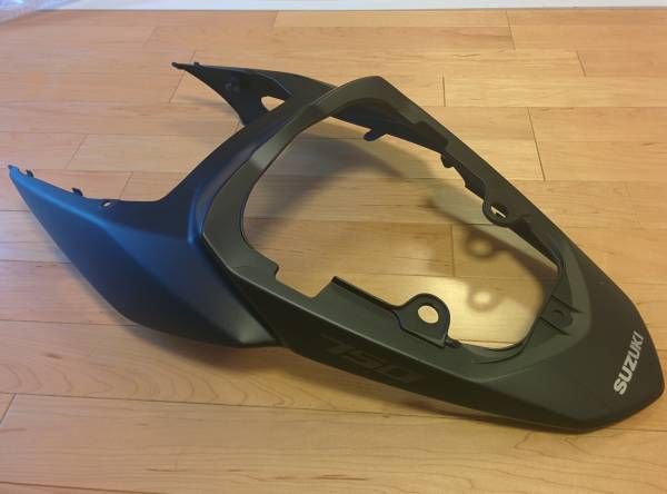 スズキ　SUZUKI GS750 テールカウル　美品 スズキ SUZUKI GS750 テールカウル 美品 美品 GSR750 純正 テール
