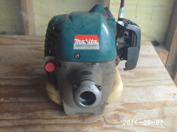 マキタ　草刈り機MEM262　エンジン