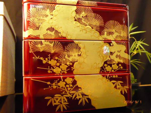 ま】 玉虫塗 天然木 蒔絵 三段重 重箱 松竹梅 伝統工芸 k313s