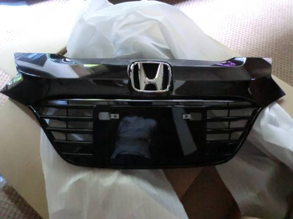 新車取り外し★ホンダ ヴェゼル 純正フロントグリル