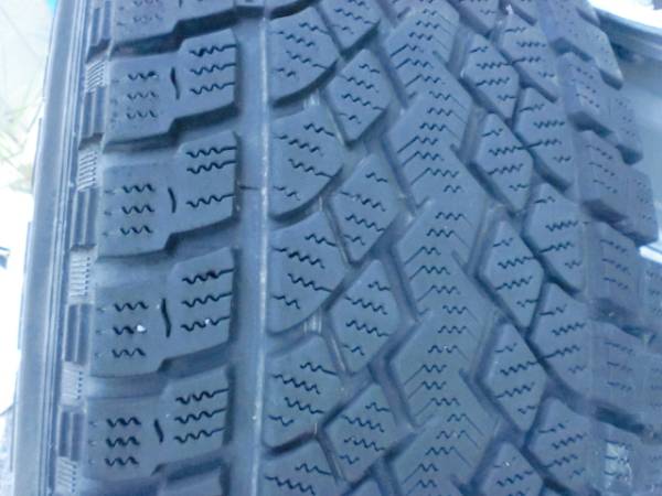 バリ山スタッドレス ランクル、サーフ、デリカ等 285/75R16 自動車