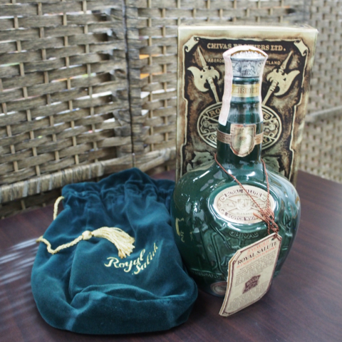 税込価格： ロイヤルサルート 21年 緑陶器 ウイスキー 飲料・酒 Royal