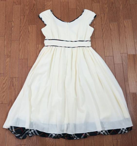 新品タグ付き　バーバリーブルーレーベルワンピース36 春夏用 LABEL BLUE バーバリーブルーレーベル 中古・古着通販BURBERRY 未使用