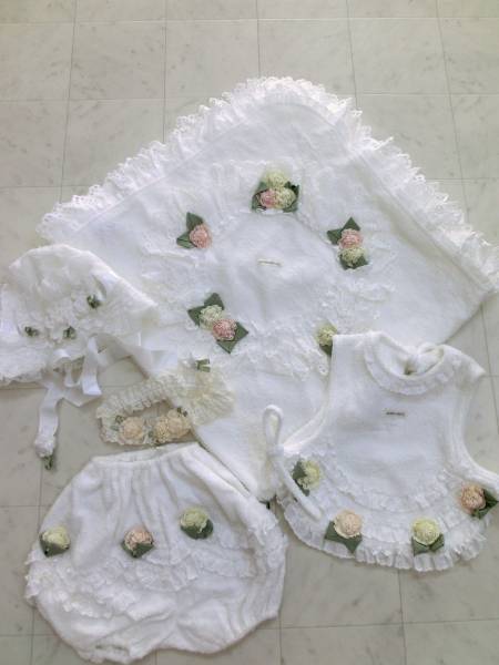 美品 さえら ALBELOBELO おくるみ 上下セット 帽子など5点セット