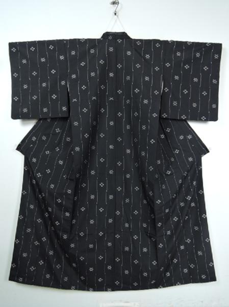 美品！【十日町紬と名古屋帯】胴抜き仕立て 生成り 藍 絵絣 蚊絣 正絹 三越 逸品!!正絹【十日町紬】花絣 名古屋帯付 袷 着物 十日町紬 ≪お仕立て