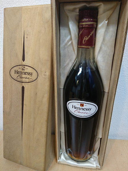 Hennessy Cuvéeヘネシー キュヴェ700mlコニャック 箱付 未開栓 TT) 【ブランデー】ヘネシー キュベ コニャック 700ml 木箱入り (TT