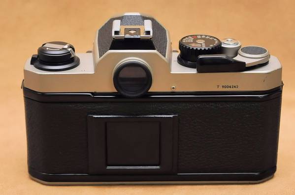 Nikon FM2⁄T チタン これが「チタン 赤城耕一：第38回 F ニコン