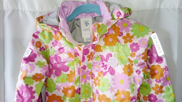 Descente デサント とても可愛いスキーウェア 1 女の子 上下セット 売買されたオークション情報 Yahooの商品情報をアーカイブ公開 オークファン Aucfan Com