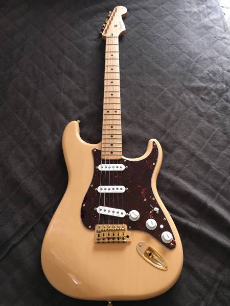 Fender Deluxe Players Stratocaster ストラト ノイズレス 【公式通販】