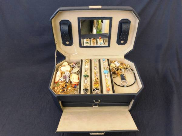 USED☆アクセサリーBOX アクセサリーフル まとめて☆ih