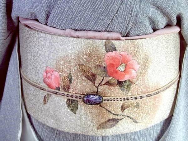 §§ 染めと手刺繍 名古屋帯（枝椿）薄金通し 正絹美品