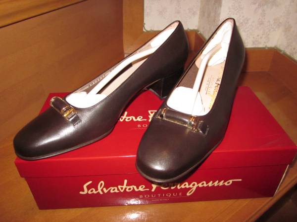 未使用フェラガモパンプス★7　1/2　C（24.5cm程度）値下受付中
