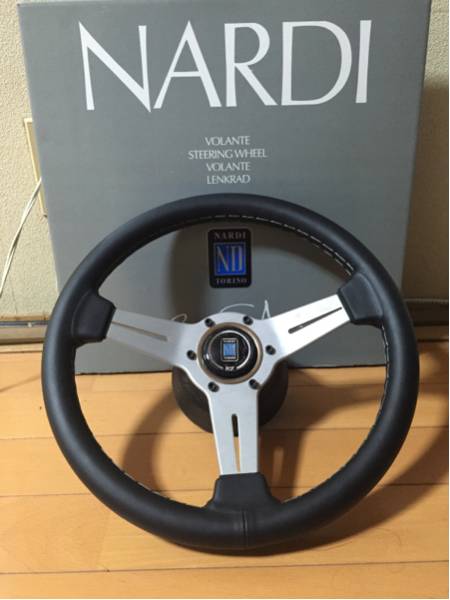 ナルディ 33パイ レザー 超美品