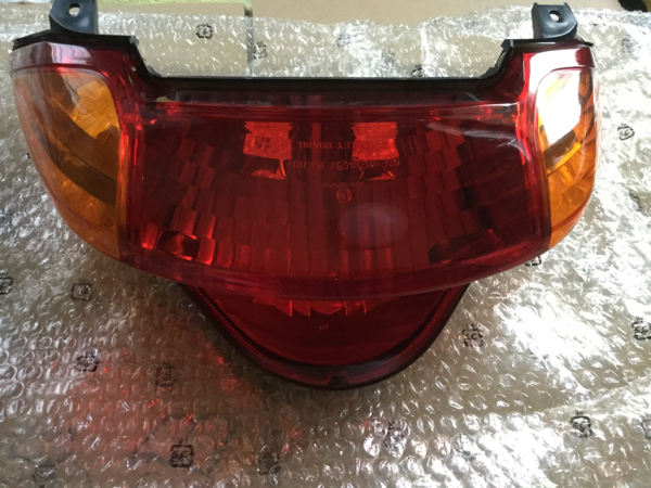 白バイVFR800P用ライトユニットリヤーコンビネーション新品