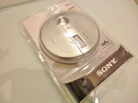 本体美品 SONY CD ウォークマン D-NE241 MP3 シルバー ソニー