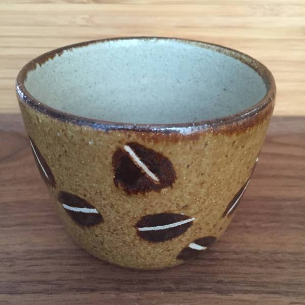 [新品]工房十鶴　コーヒー豆柄　フリーカップ　やちむん