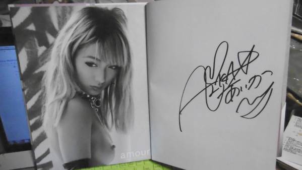 純正買付 AIKA1st写真集【amour】直筆サイン入り 【公式通販】