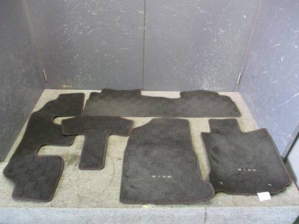 ウィッシュ ZNE10G フロアーマット13049134