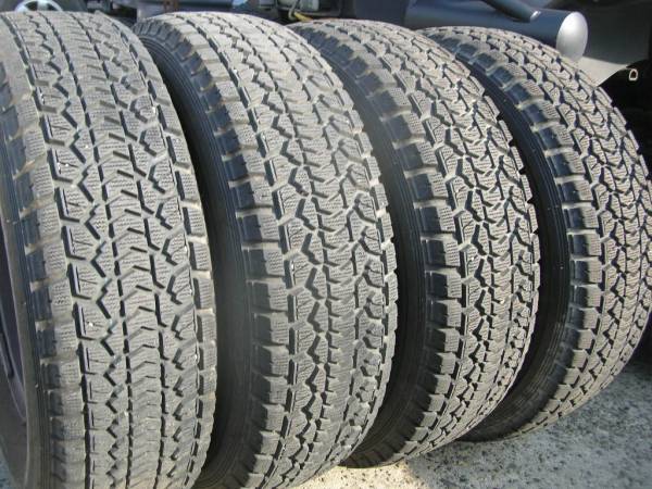 GRANDTREK 235⁄80R16 4本セット SJ5 スタッドレスタイヤ ダンロップ 