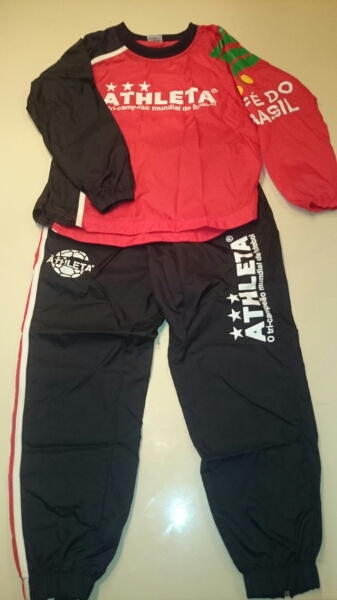 ATHLETA ウィンドブレーカー上下130センチ 中古